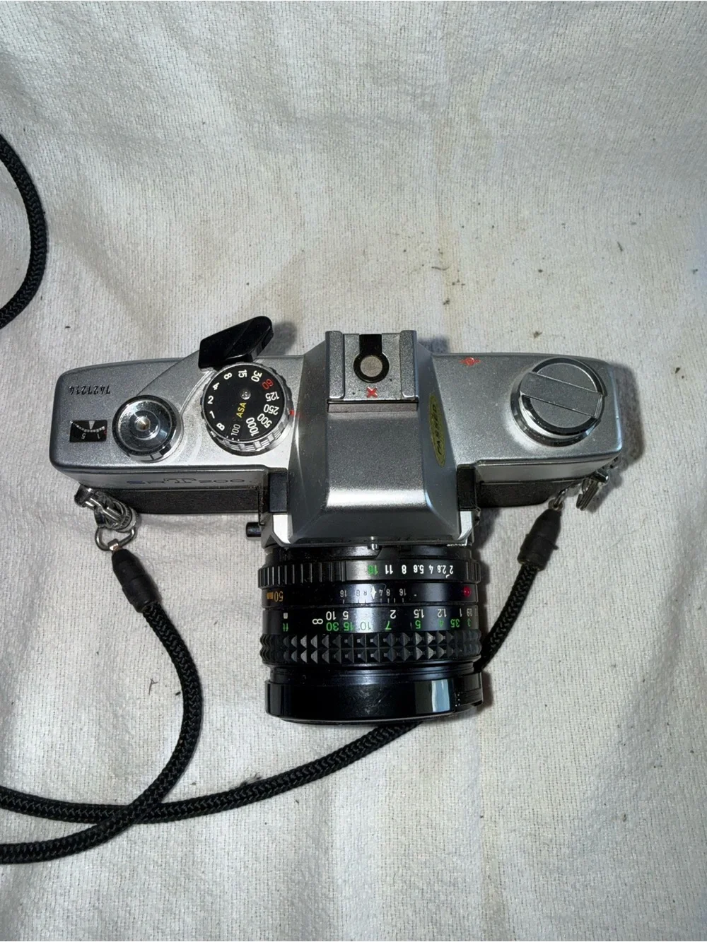 SR-T 200 50mm Minolta Film Camera with Minolta Case